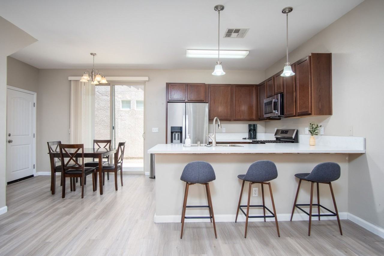 1896 W Roby Ave - Photo 4 of 21