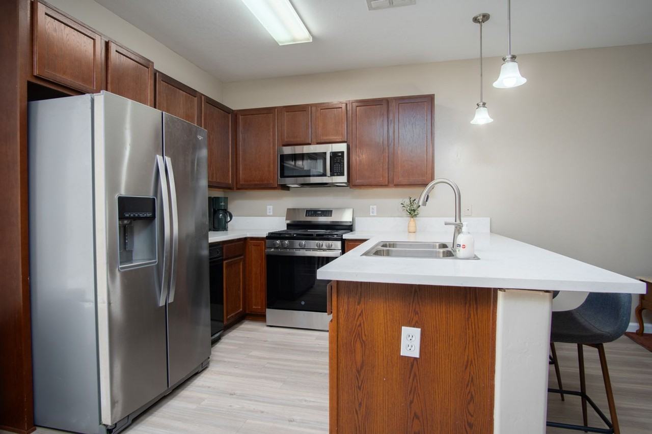 1896 W Roby Ave - Photo 6 of 21