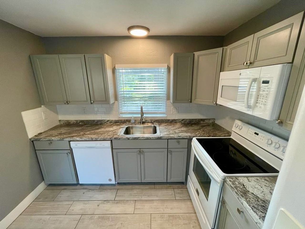 1277 Seminole St - Photo 3 of 30