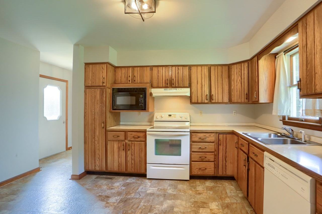 4912 Follins Court - Photo 6 of 25