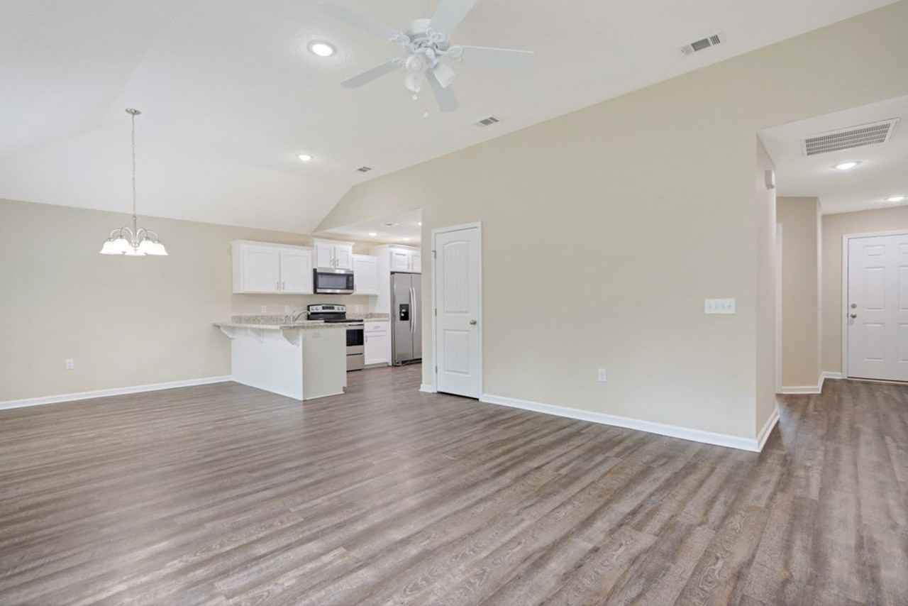 128 Villa Rd - Photo 7 of 25