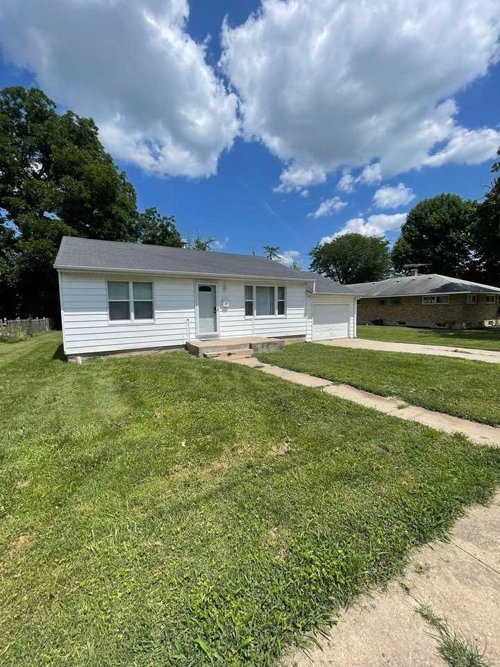 204 Kuhne Blvd - Photo 3 of 11