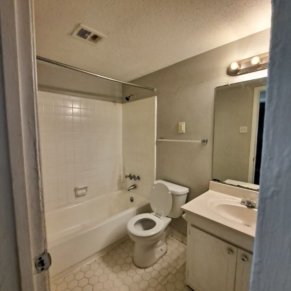 3408 Clearbrook Street - Photo 6 of 11