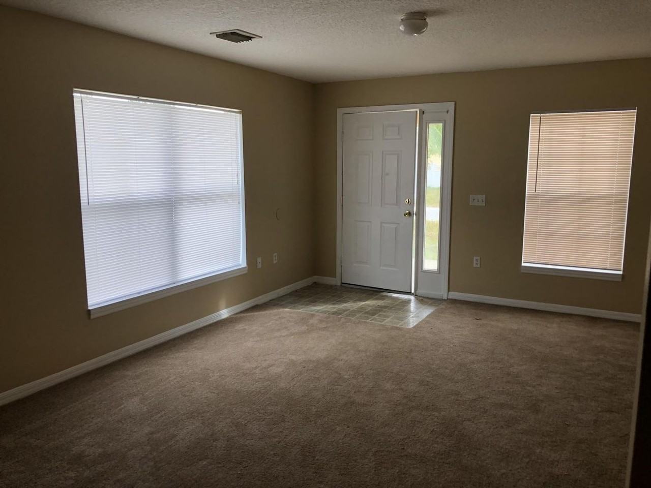 338 Greenwich Ct - Photo 2 of 17