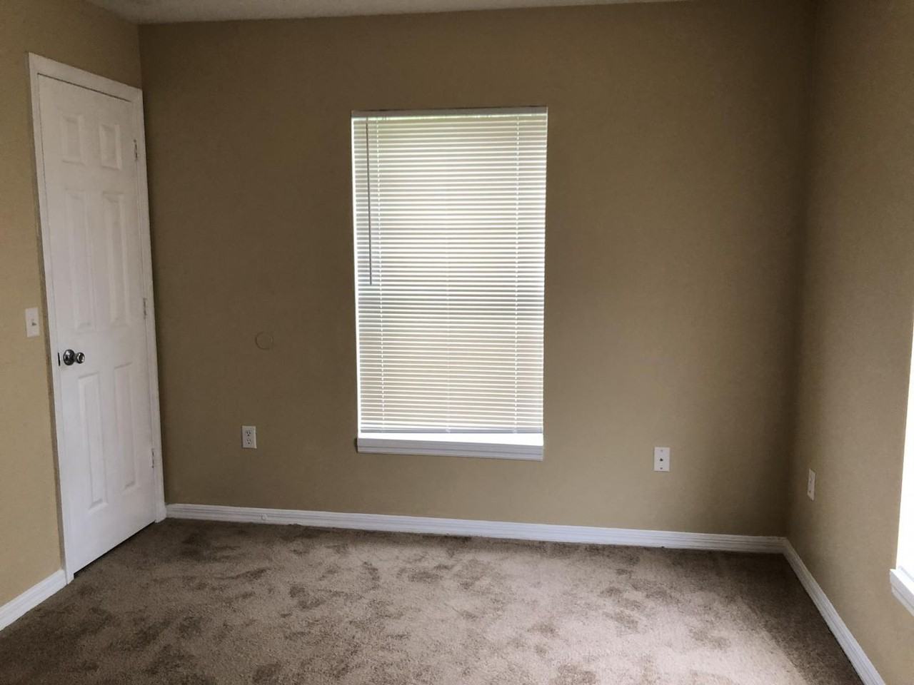 338 Greenwich Ct - Photo 3 of 17