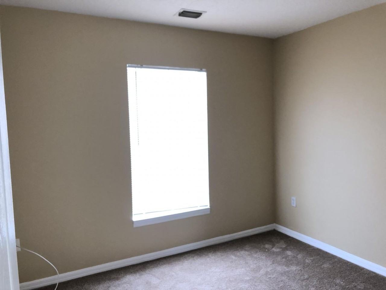 338 Greenwich Ct - Photo 4 of 17