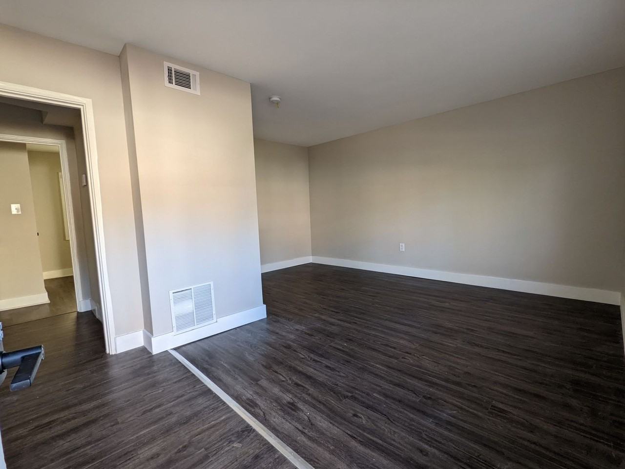 1461 Pine St Nw #B - Photo 3 of 11