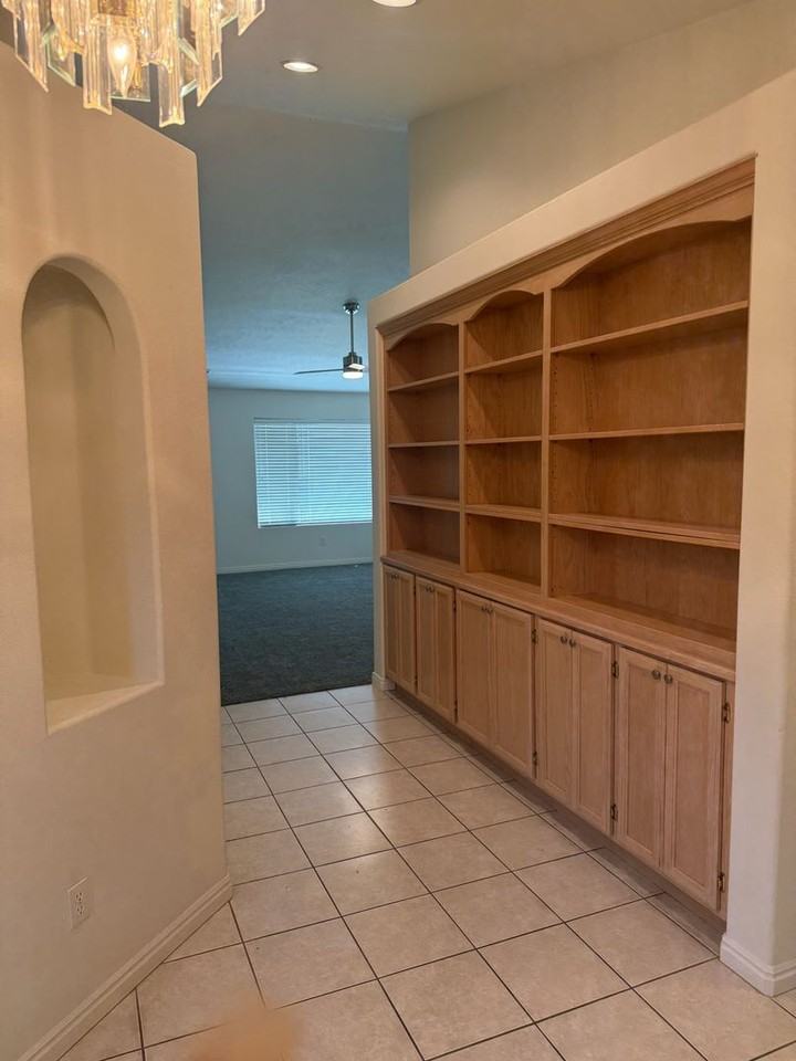 545 S Valley View Dr #119 - Photo 5 of 32