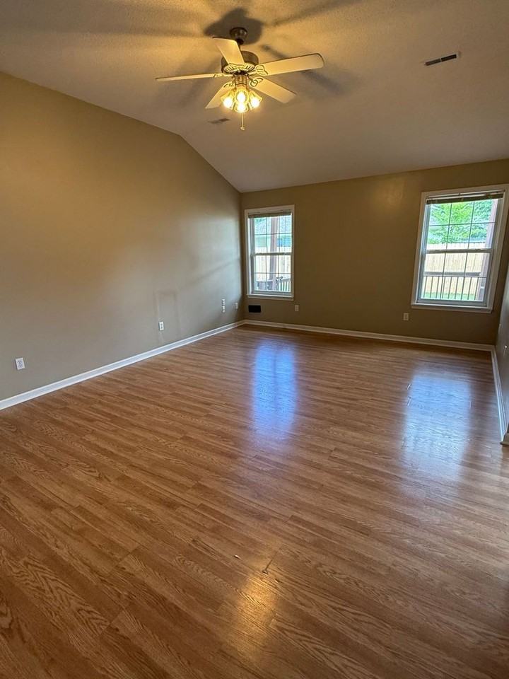 701 Manhattan Dr - Photo 4 of 16