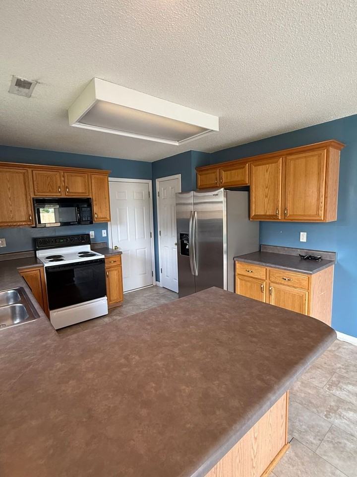 701 Manhattan Dr - Photo 6 of 16
