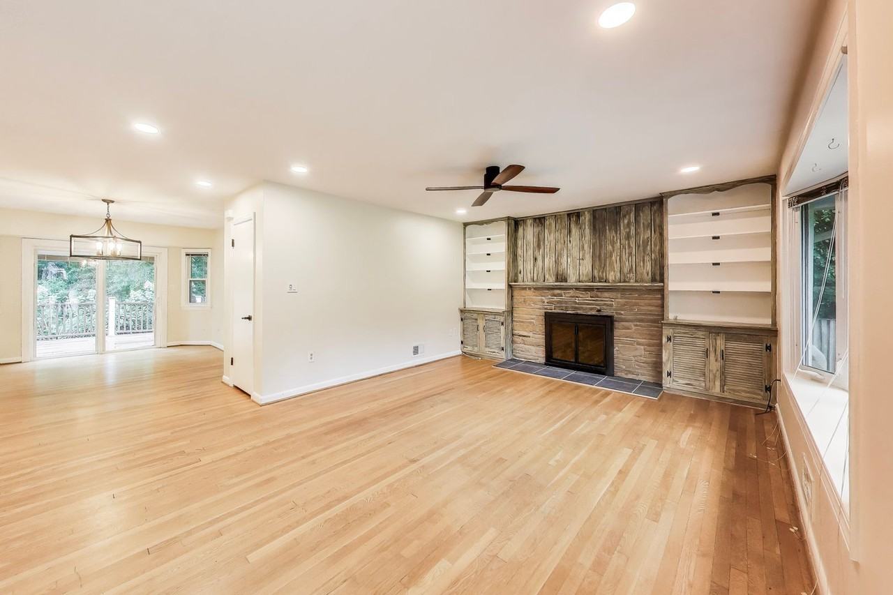 6107 Parkway Dr - Photo 2 of 34