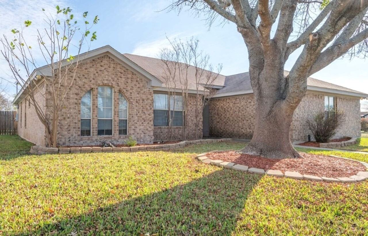 4711 Chantz Dr - Photo 2 of 28