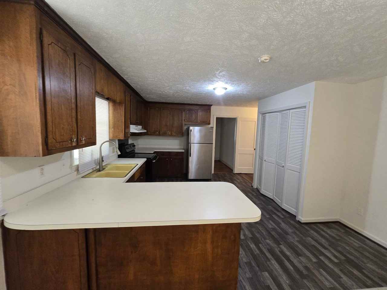 1855 Broadell Dr - Photo 4 of 18
