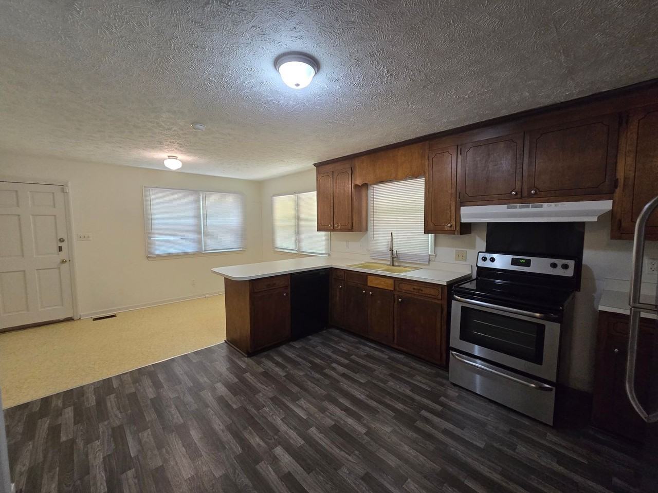 1855 Broadell Dr - Photo 5 of 18