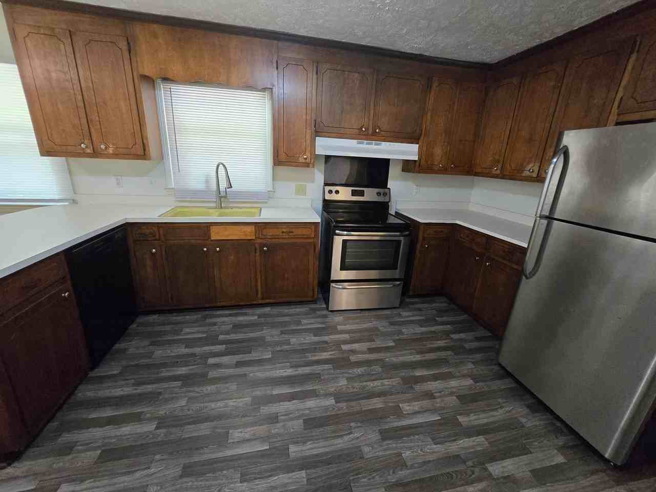 1855 Broadell Dr - Photo 6 of 18