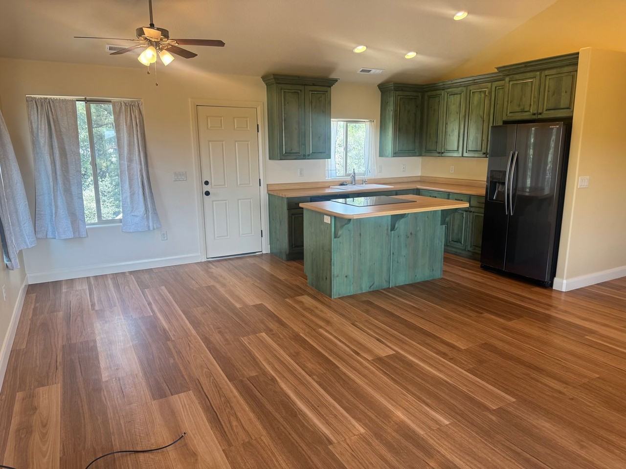 148 E Hunter Ln - Photo 3 of 18