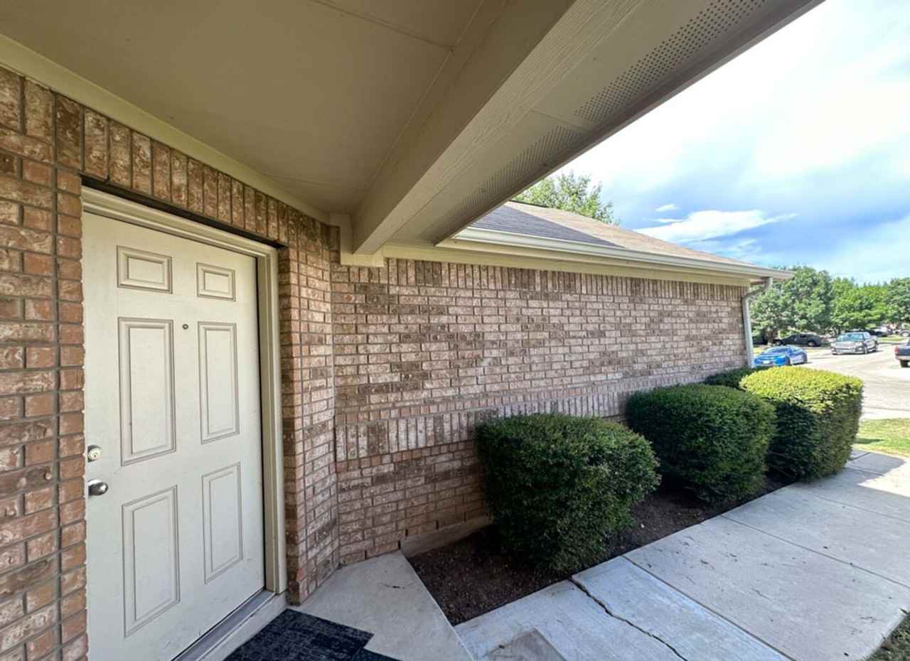 3035 Candleside Dr - Photo 3 of 24