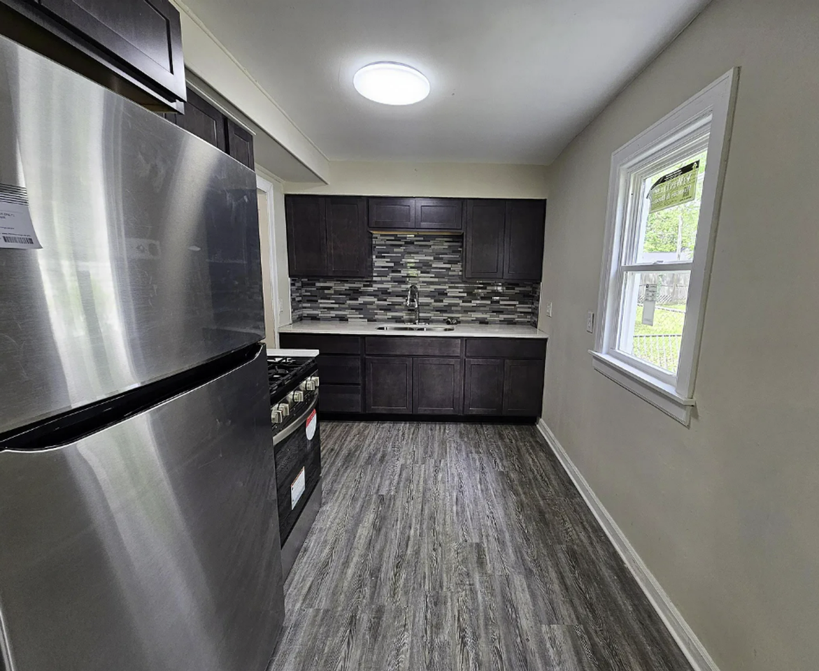 1310 Hart Street - Photo 3 of 7