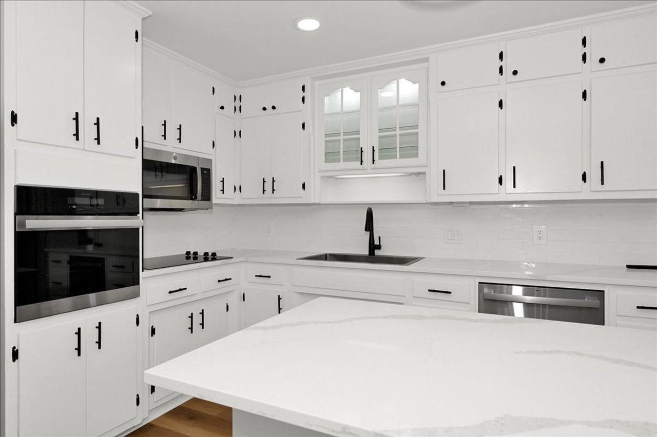 1208 Spruce St Se - Photo 6 of 24