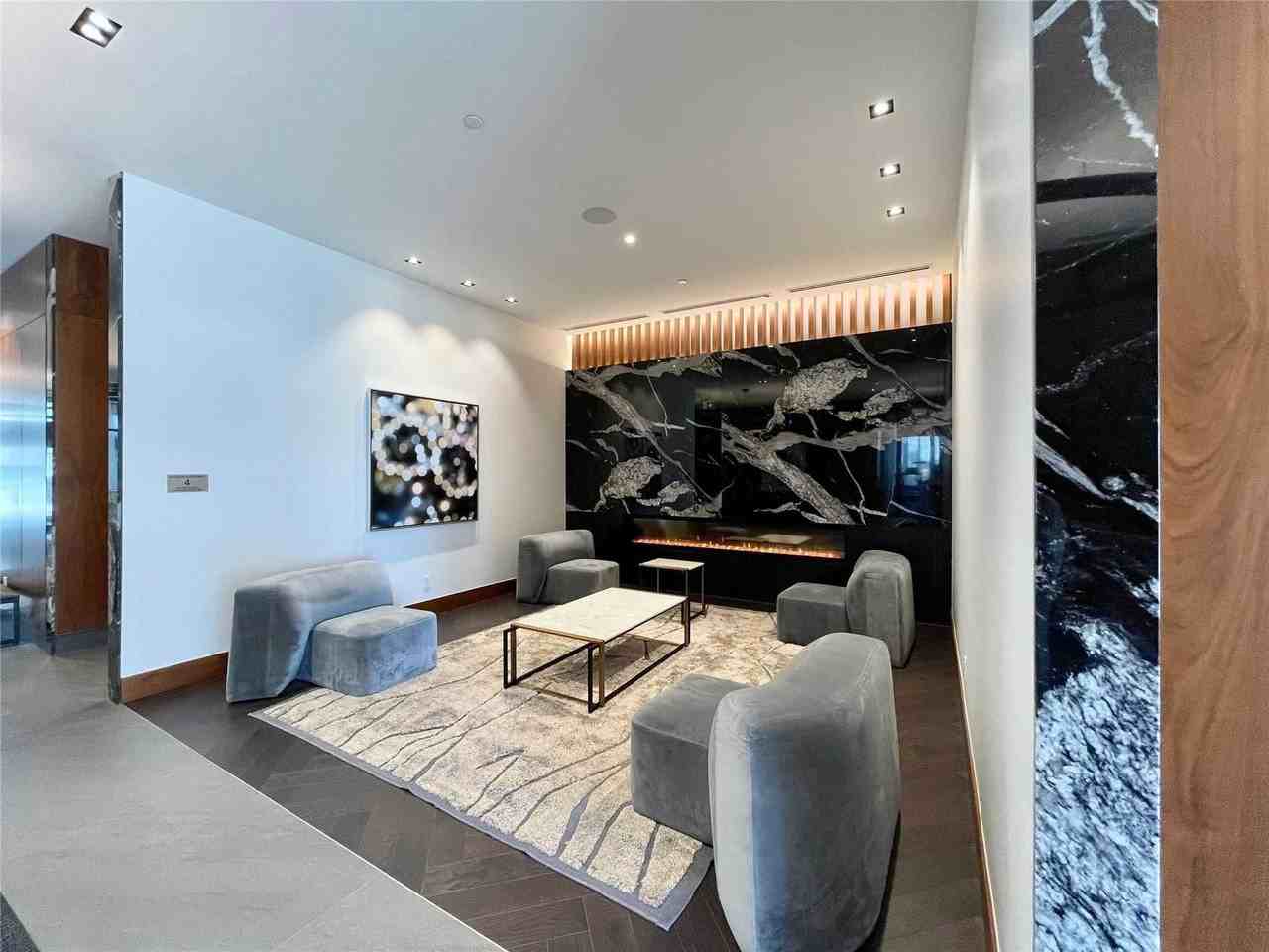 7895 Jane Street - Photo 4 of 11