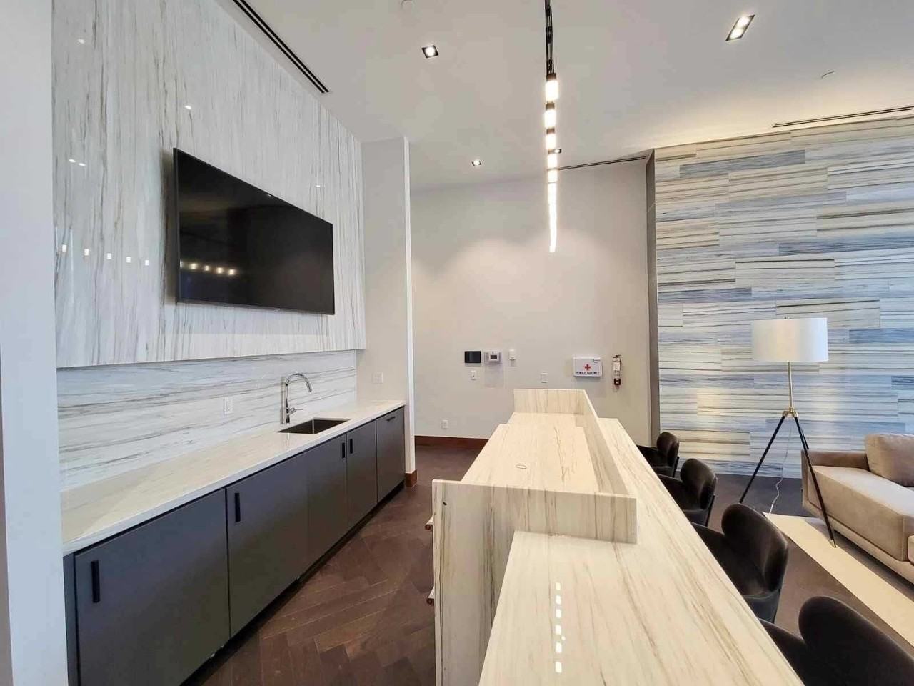 7895 Jane Street - Photo 3 of 11