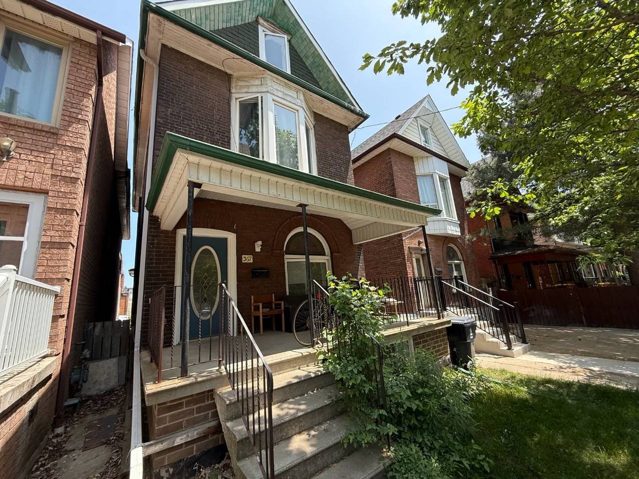 Lower- 367 Lansdowne Avenue - Photo 2 of 23