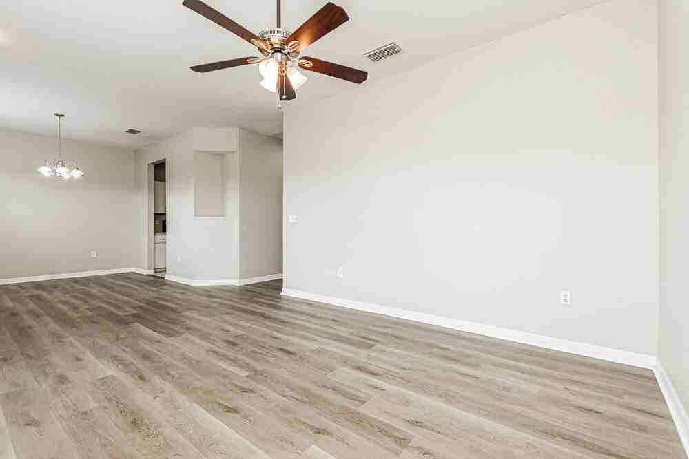 292 Cloverdale Rd - Photo 4 of 16