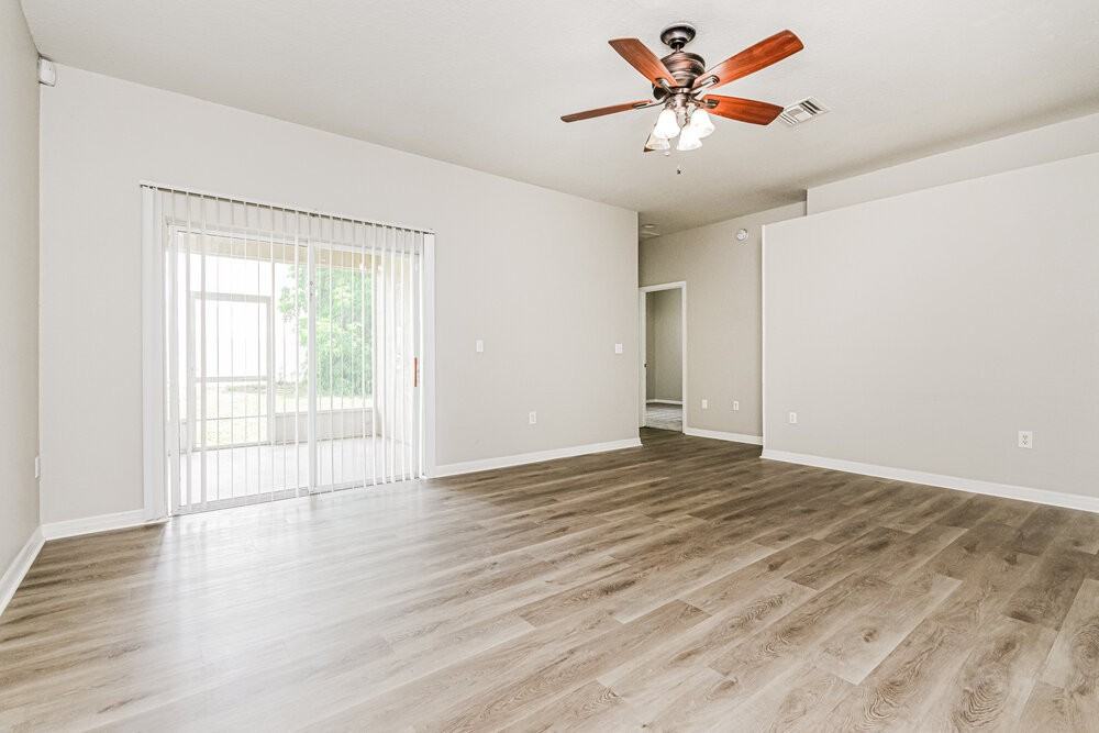 292 Cloverdale Rd - Photo 5 of 16