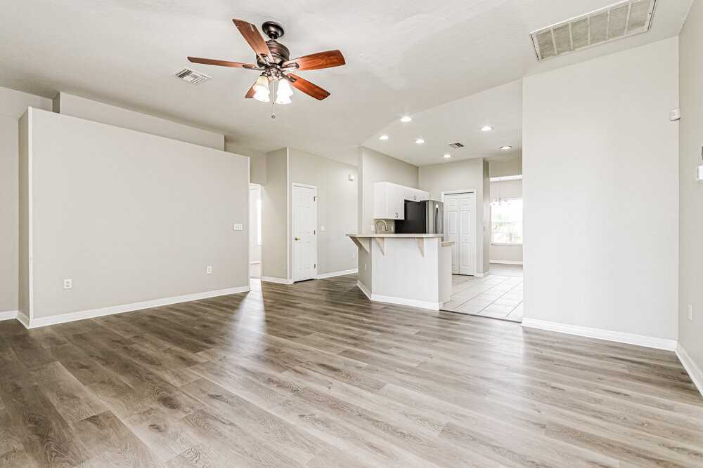 292 Cloverdale Rd - Photo 6 of 16