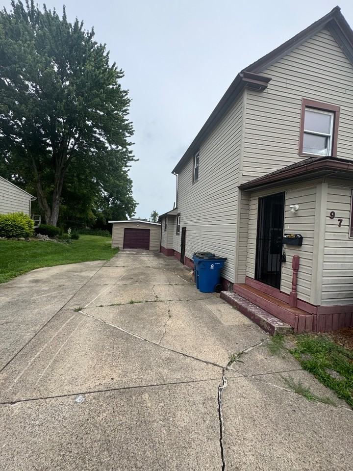 97 Spring St - Photo 3 of 11