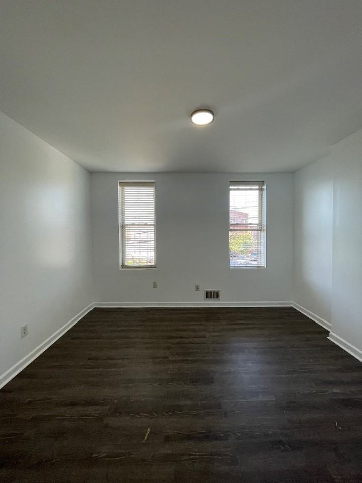 455 Trenton Ave - Photo 3 of 11