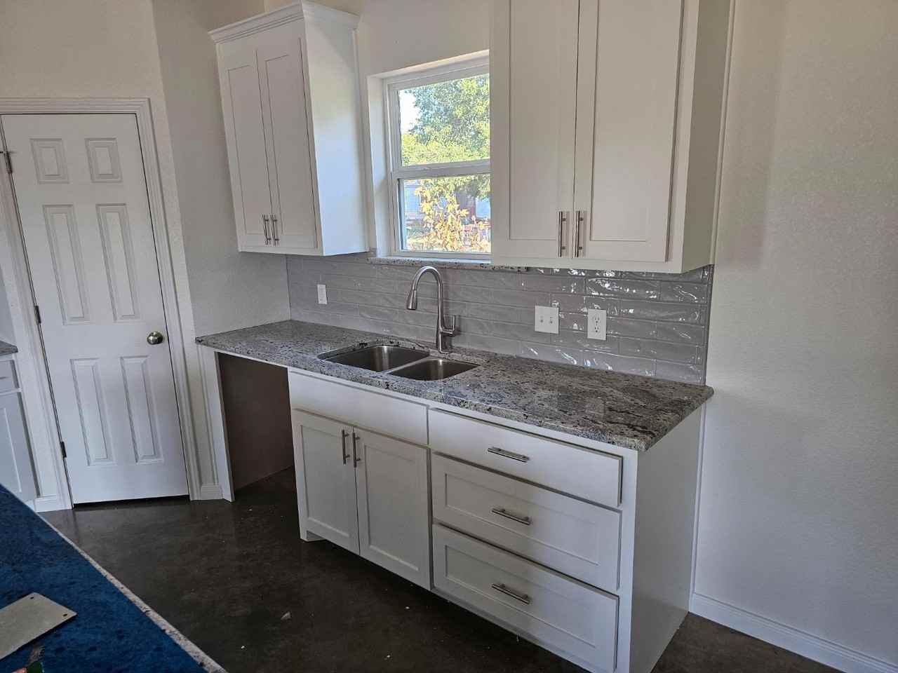 214 E Lyndale Ave - Photo 4 of 20