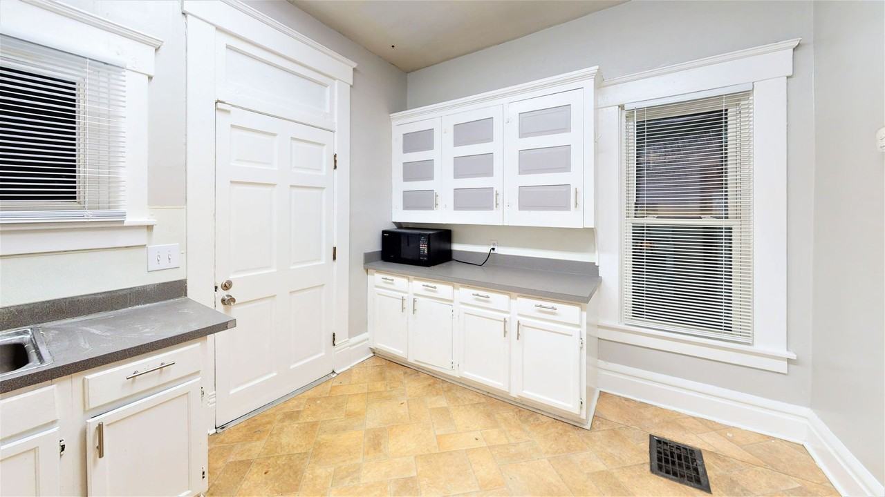 1410 Indianola Avenue - Photo 3 of 9