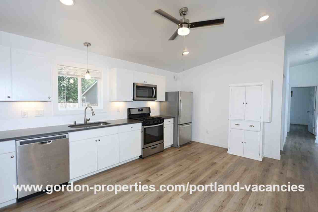 5424 Se 88th Ave #B - Photo 3 of 23