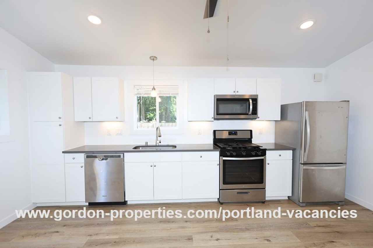 5424 Se 88th Ave #B - Photo 5 of 23