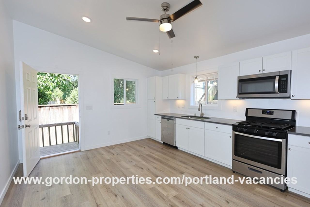 5424 Se 88th Ave #B - Photo 6 of 23