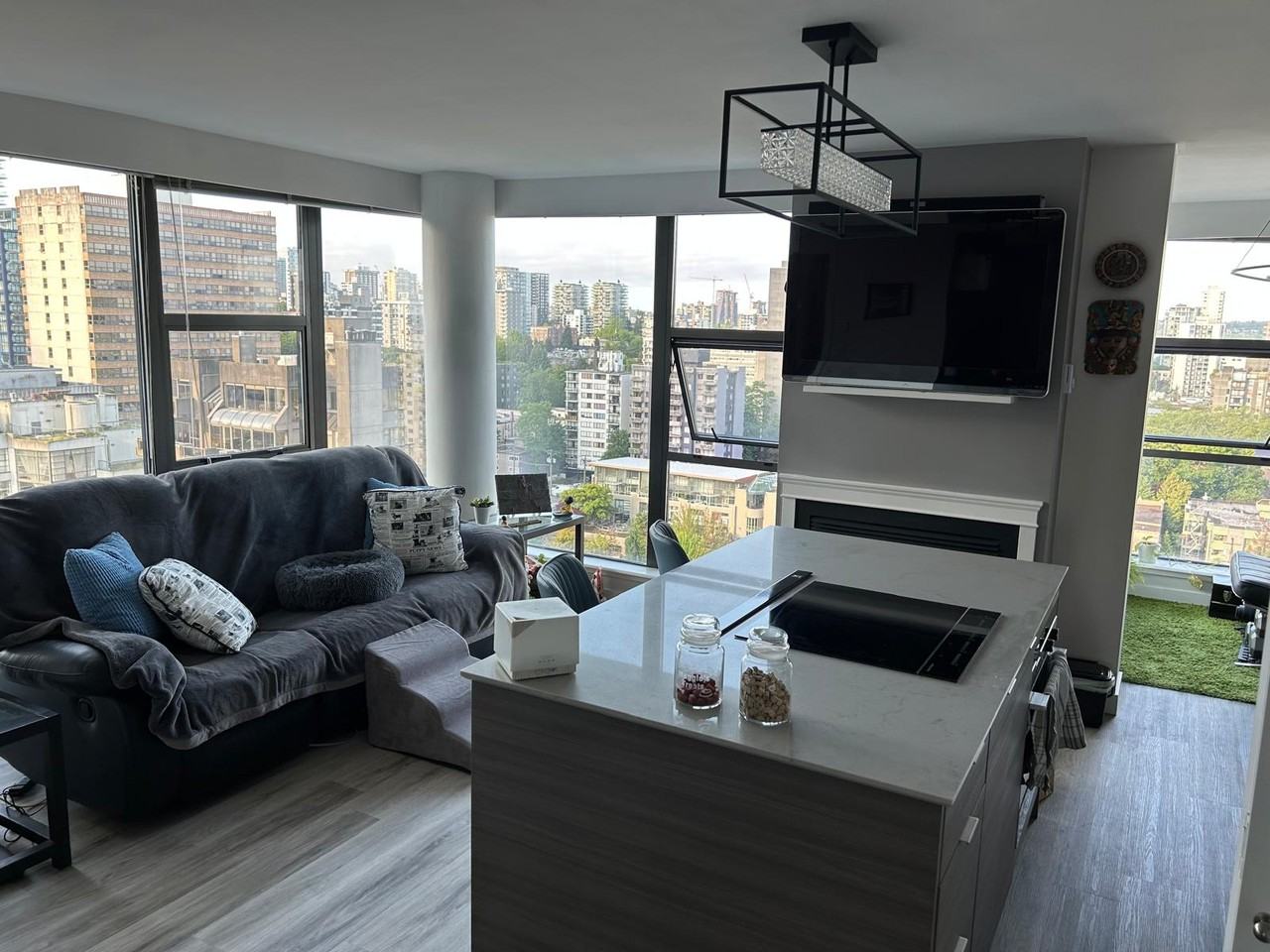 1723 Alberni Street - Photo 2 of 20