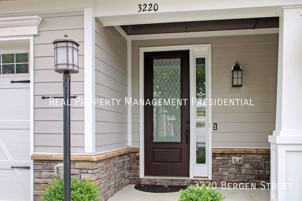 3220 Bergen St - Photo 2 of 24