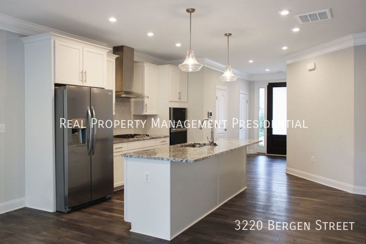 3220 Bergen St - Photo 3 of 24
