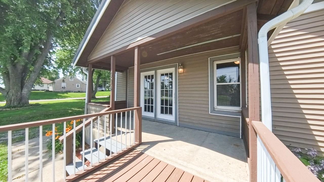 304 N 11th Ave - Photo 2 of 31