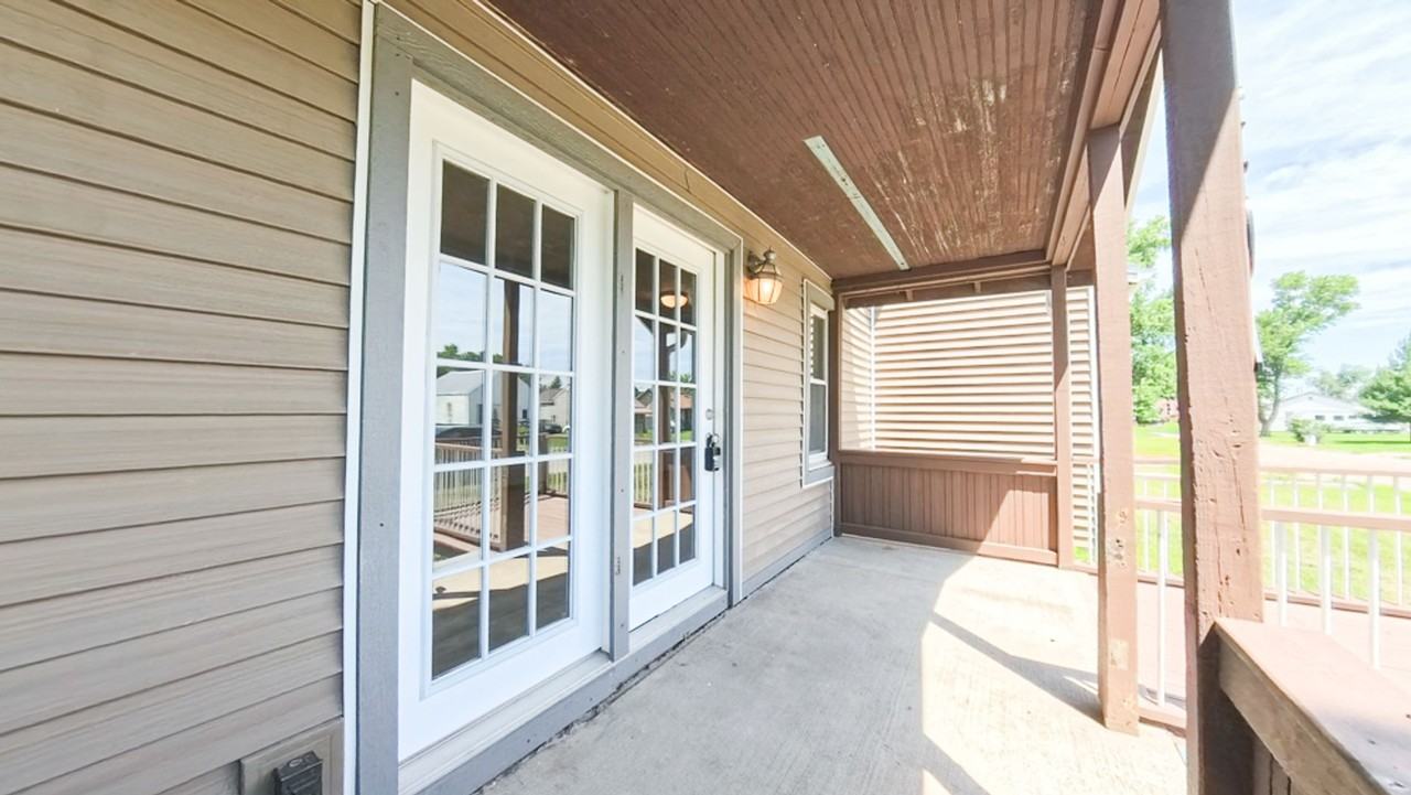 304 N 11th Ave - Photo 3 of 31