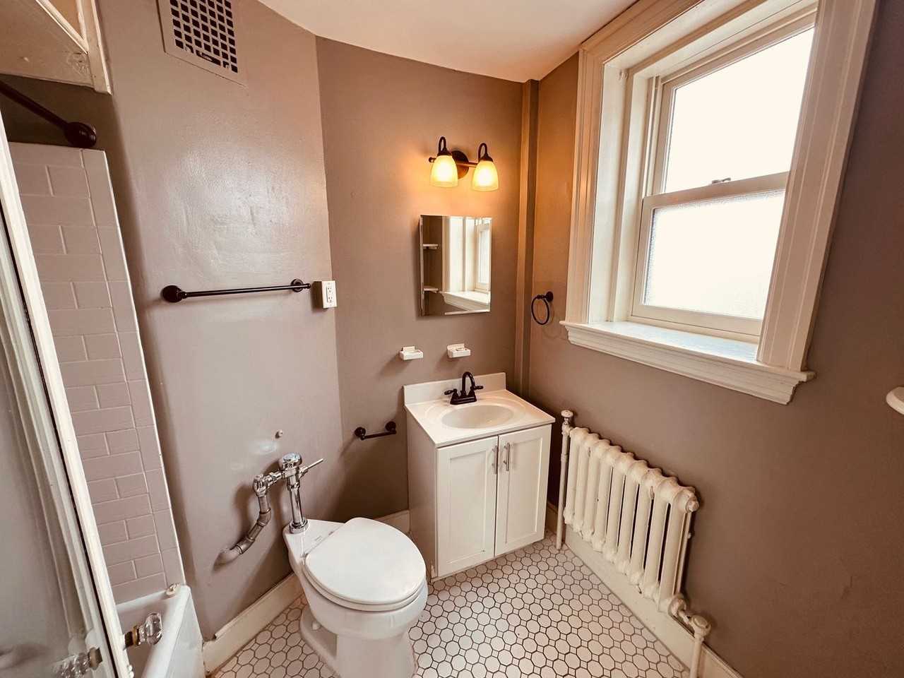 7 W Philadelphia St - Photo 6 of 8
