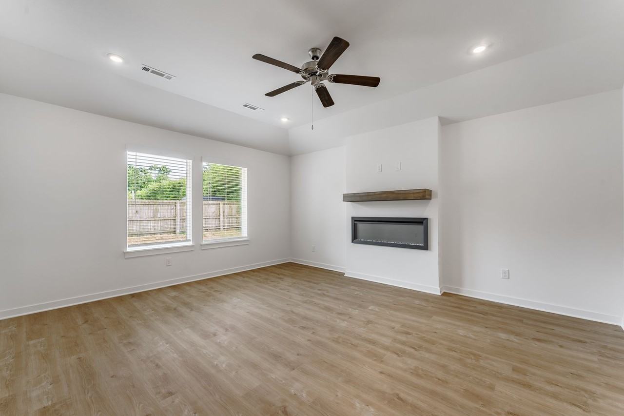 707 Picard Ave - Photo 3 of 21