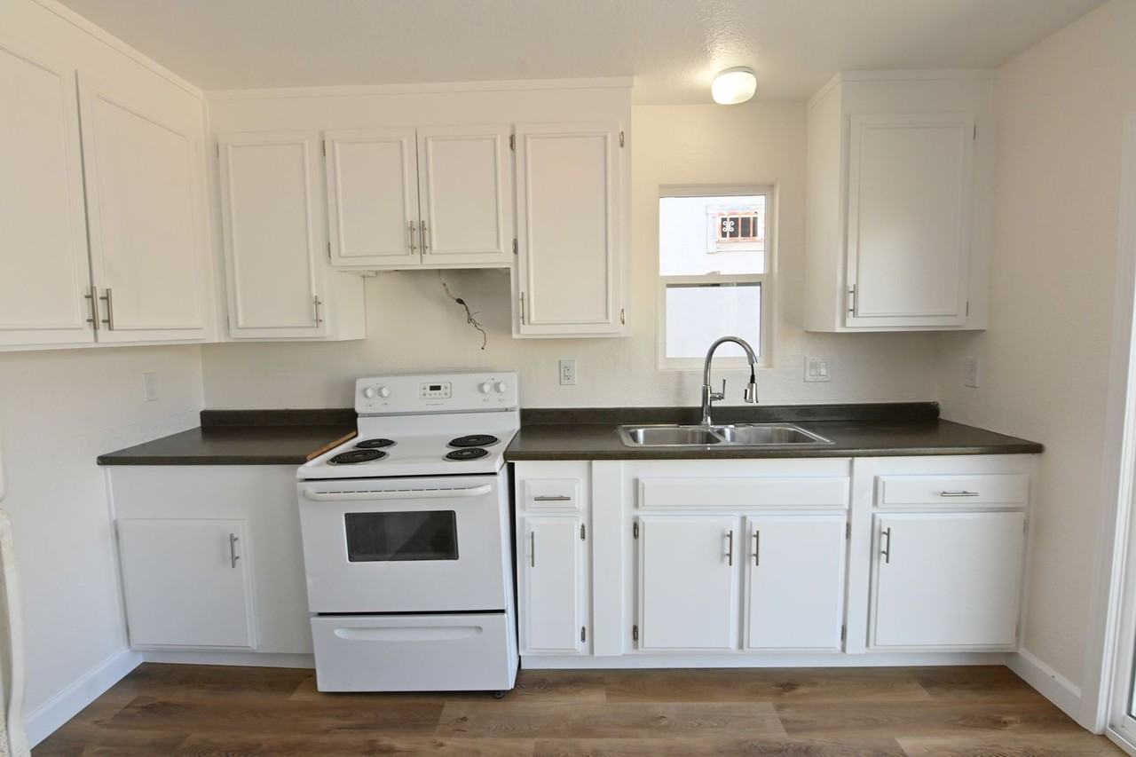 1227 Spokane Dr - Photo 3 of 23