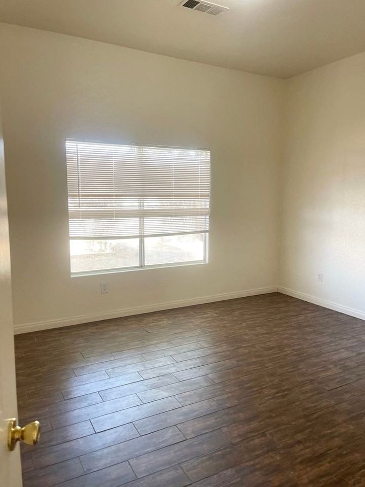 4021 Frost Way - Photo 4 of 5