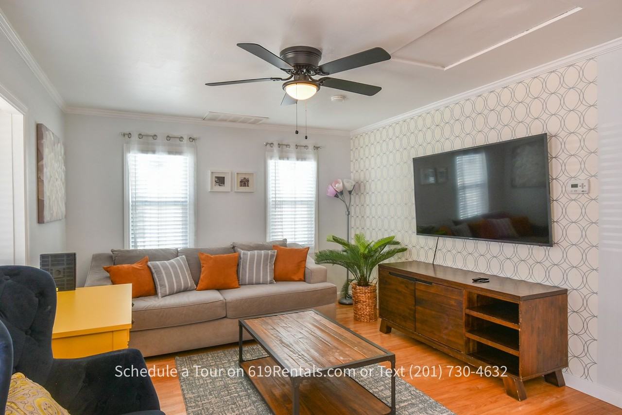 7263 Mohawk St - Photo 3 of 24