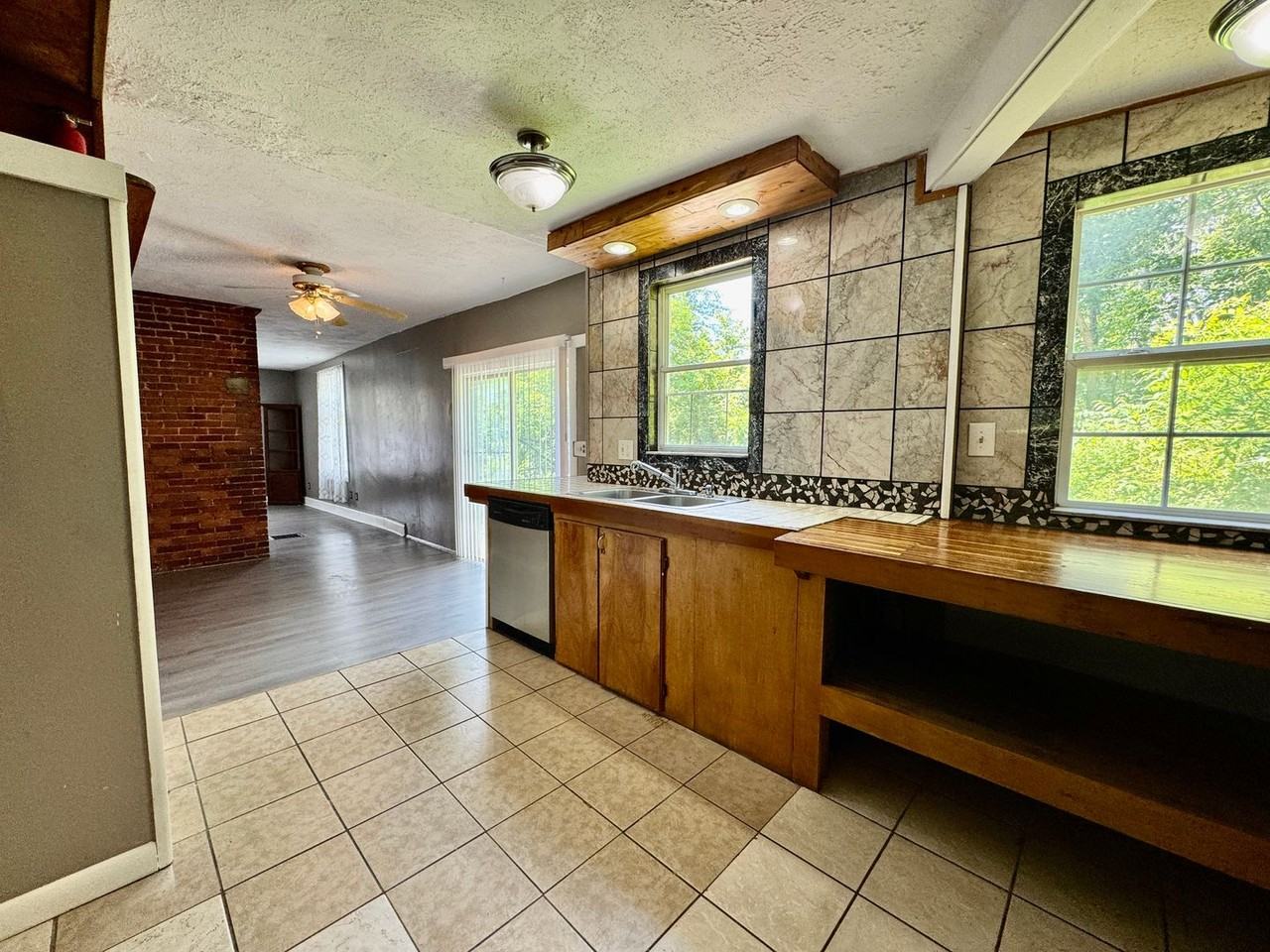 1195 Mineral Ave - Photo 3 of 29