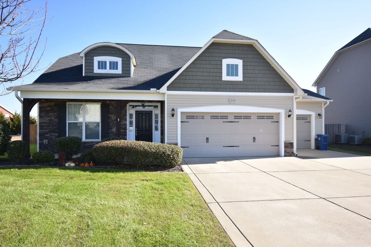 1072 Ronald Reagan Dr - Photo 2 of 37