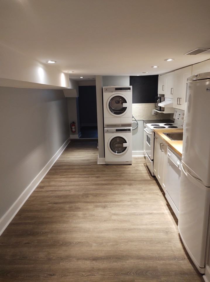 708 Ossington Avenue B - Photo 3 of 9