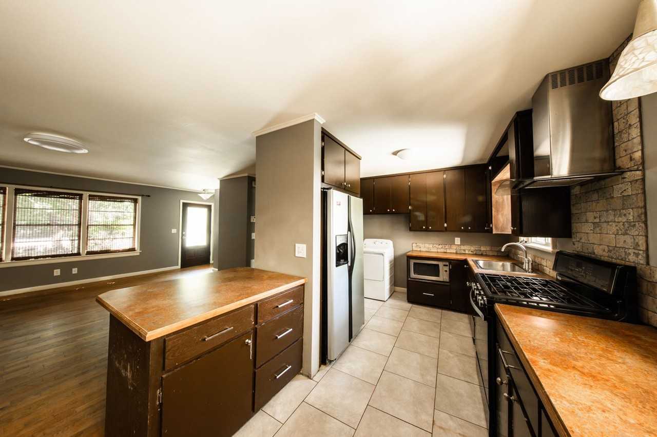 1627 N Oakland Ave - Photo 4 of 18